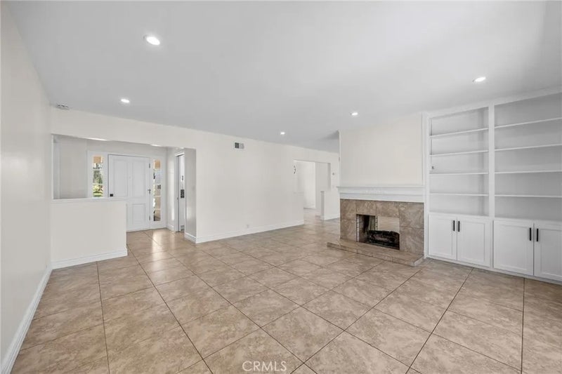 831 E Hoover