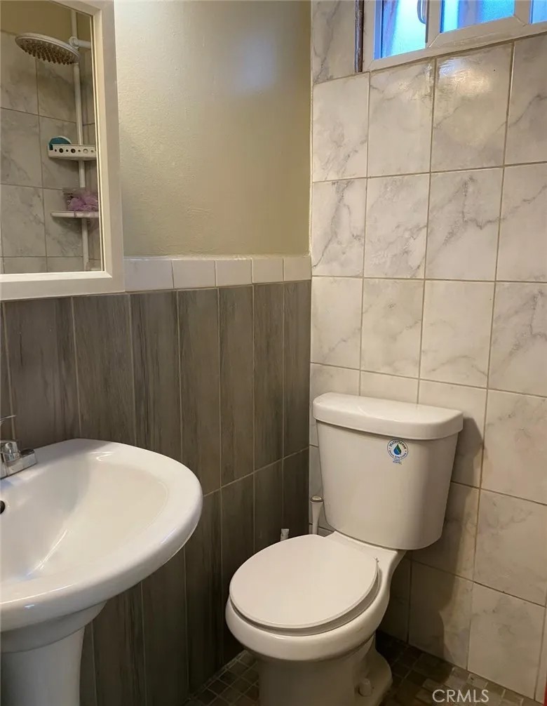 1238 E 100th