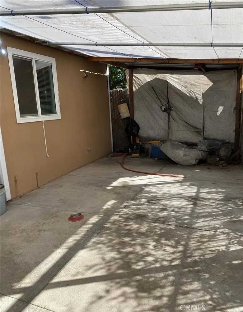 1238 E 100th