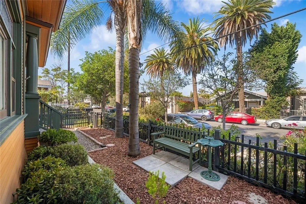748 Daisy Avenue