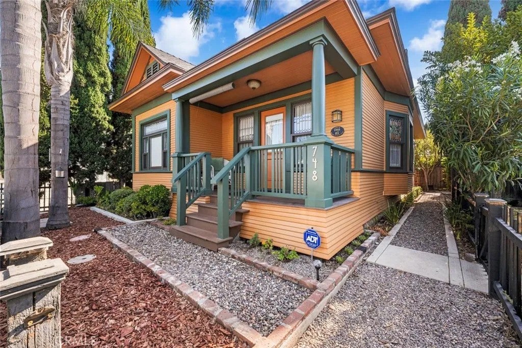 748 Daisy Avenue
