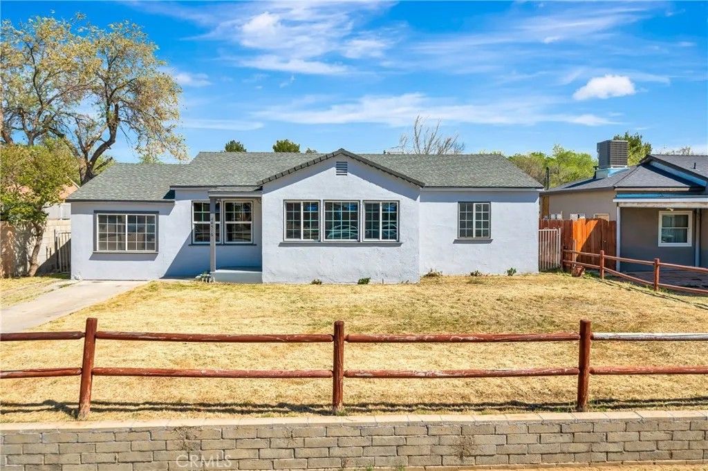 Photo of 44516 Fern Ave, Lancaster, CA 93534 (MLS # SR26066235)