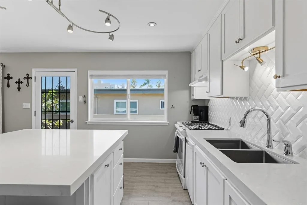 4381 Oregon Street 6