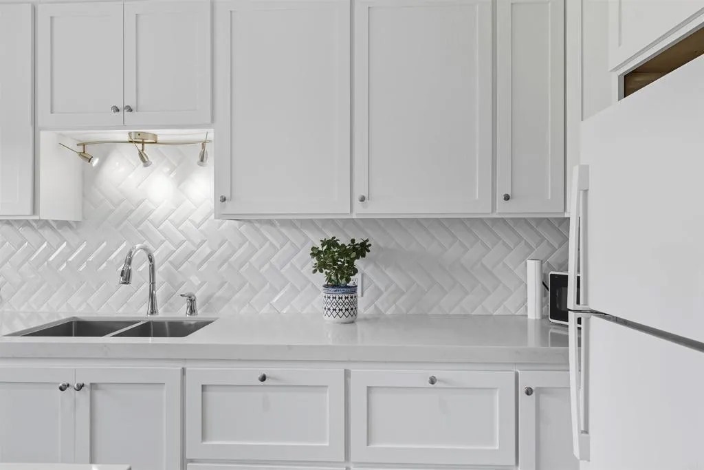 4381 Oregon Street 6