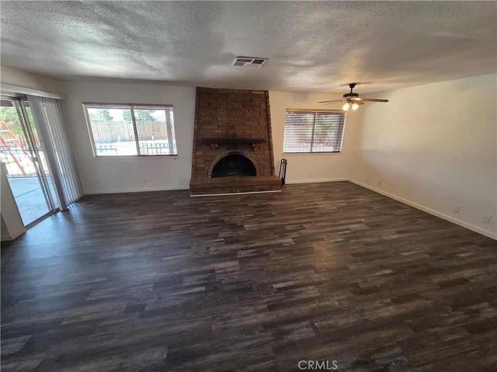 Photo of 19145 Tomahawk Rd, Apple Valley, CA 92307 (MLS # HD26095914)