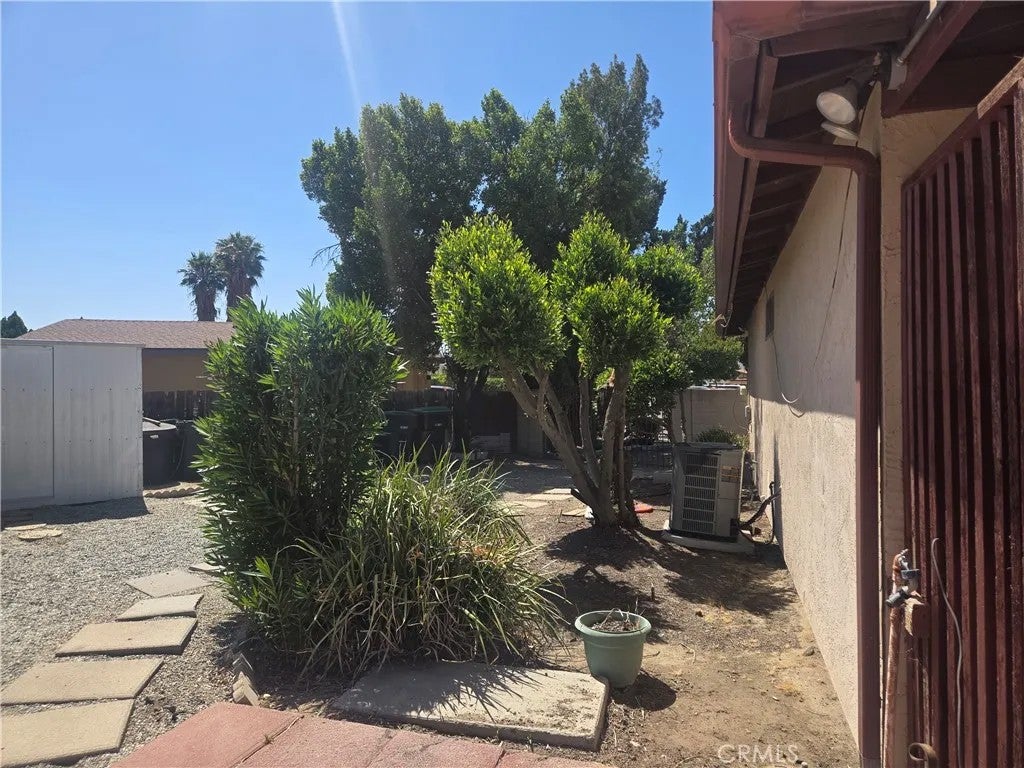Photo of 516 San Rogelio ST, Hemet, CA 92545 (MLS # IV26108844)