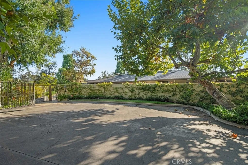 1458 Hillcrest