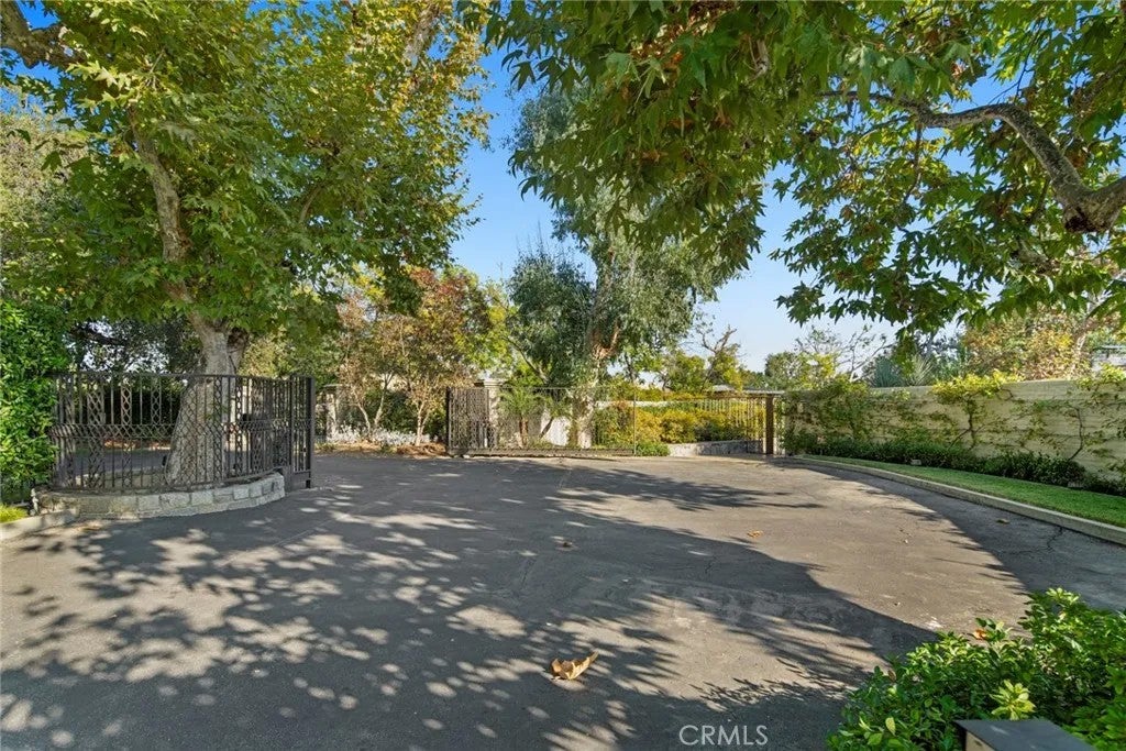 1458 Hillcrest