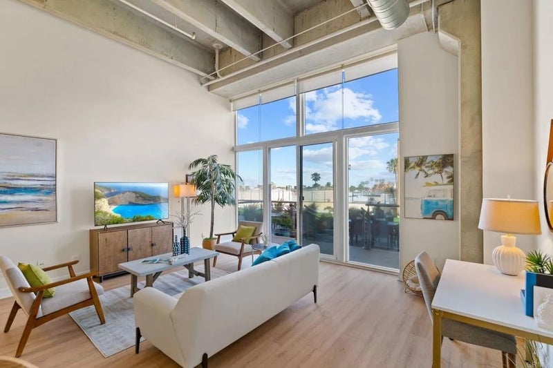 550 Seagaze Drive 19