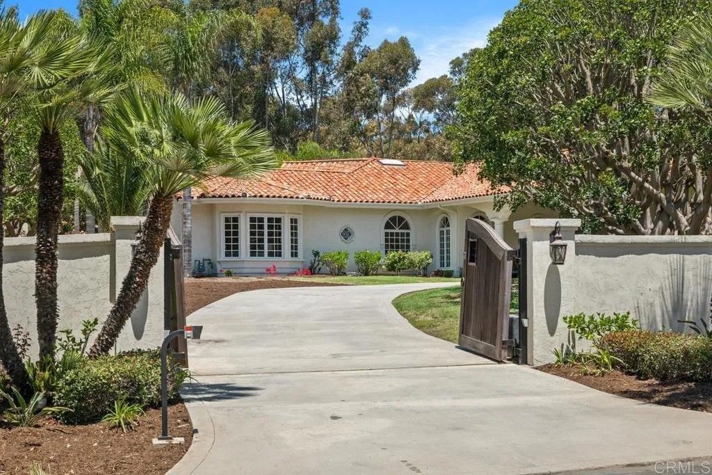 Photo of 6852 Via Del Charro, Rancho Santa Fe, CA 92067 (MLS # NDP2507596)