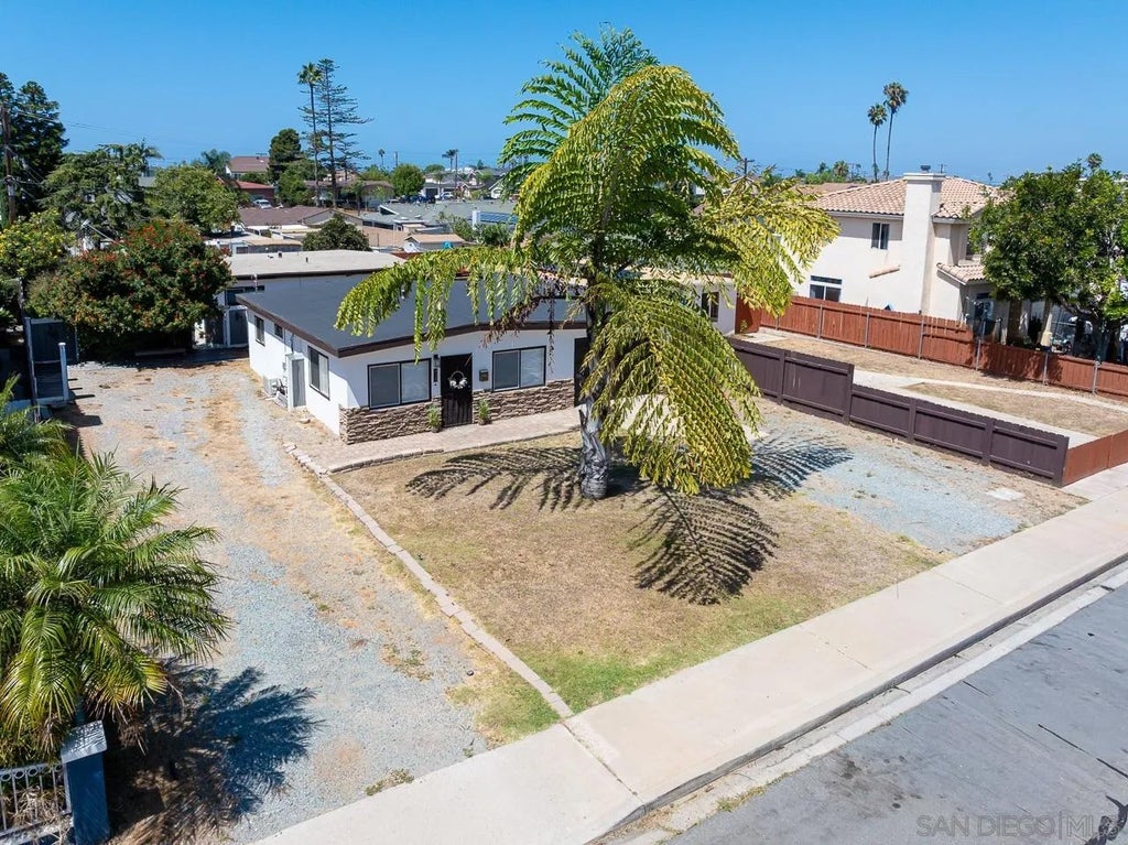 Photo of 928 Florida Street, Imperial Beach, CA 91932 (MLS # 260021239)