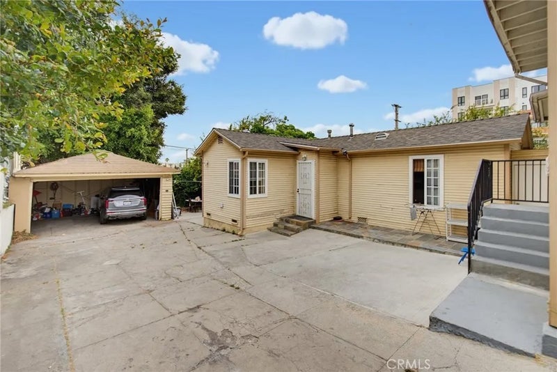1107 S Mariposa Avenue
