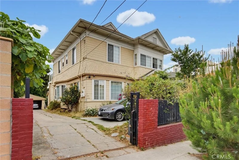 1107 S Mariposa Avenue