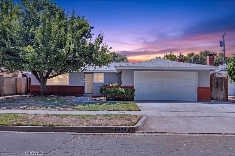 2432 E Richert