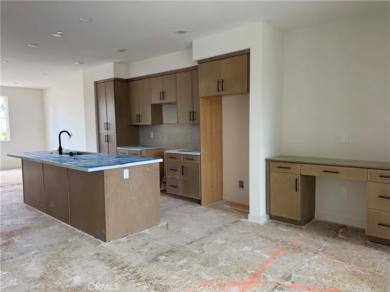 685 S Brea Boulevard 304