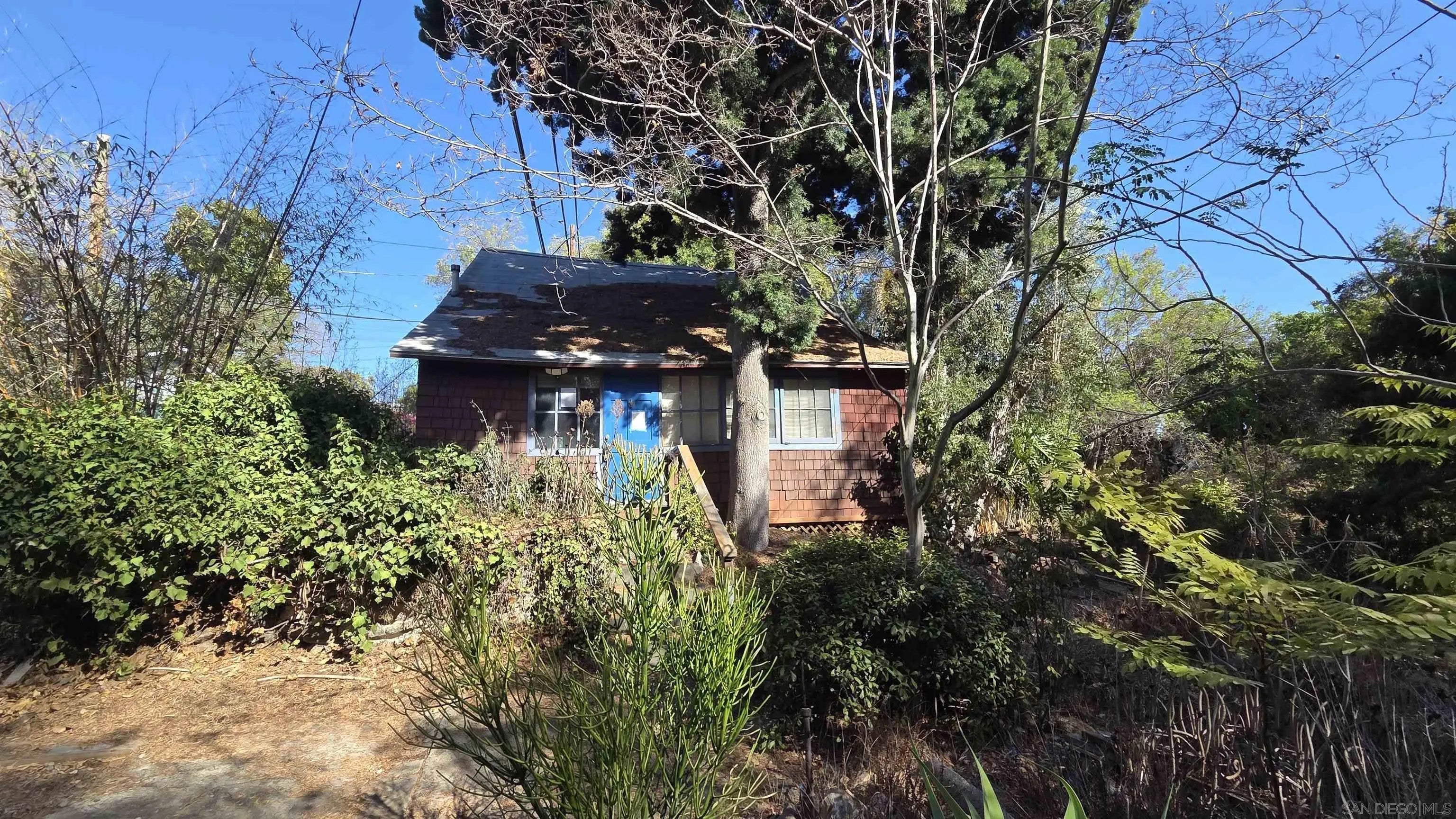 8751 Mariposa Street