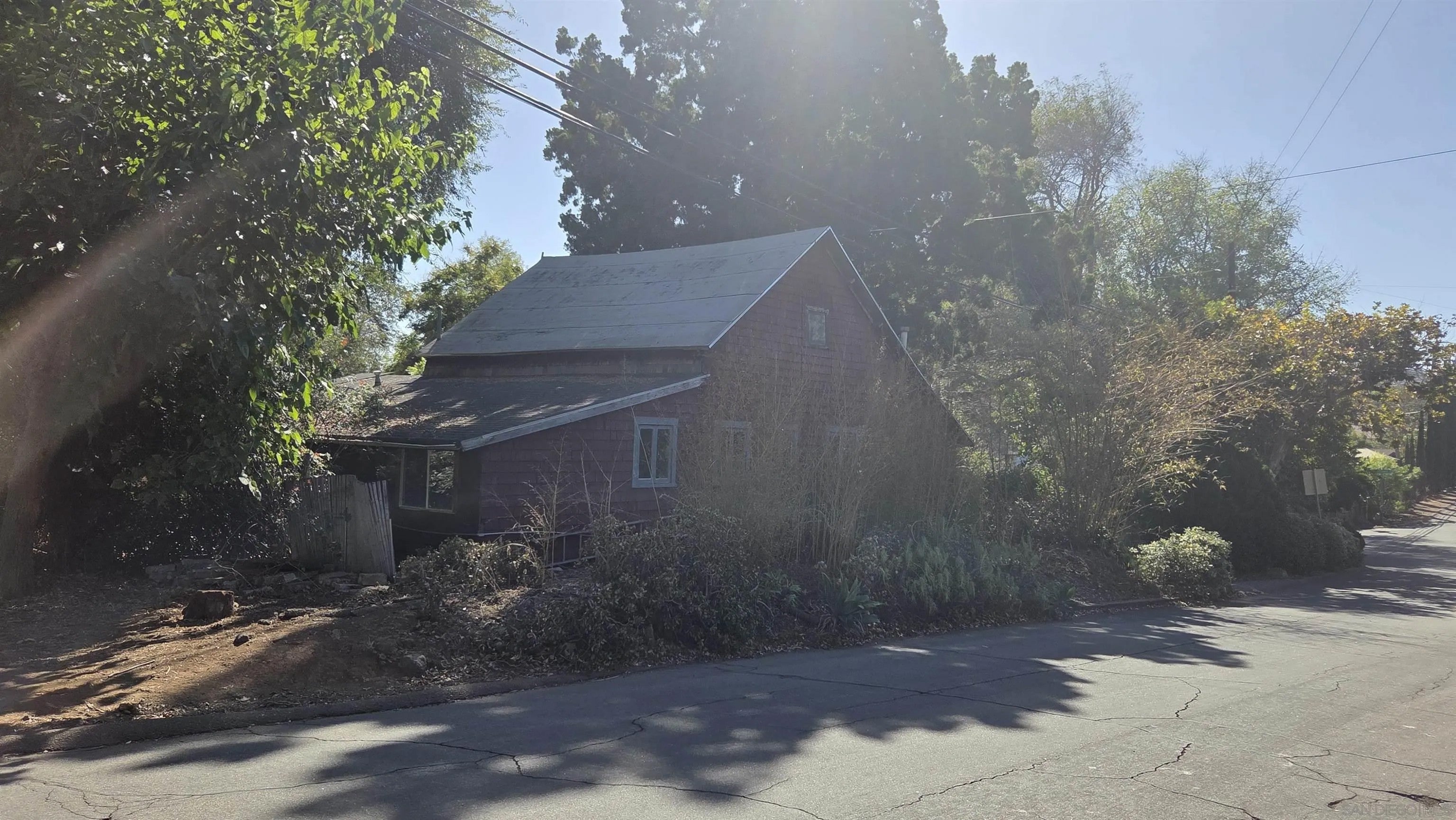 8751 Mariposa Street