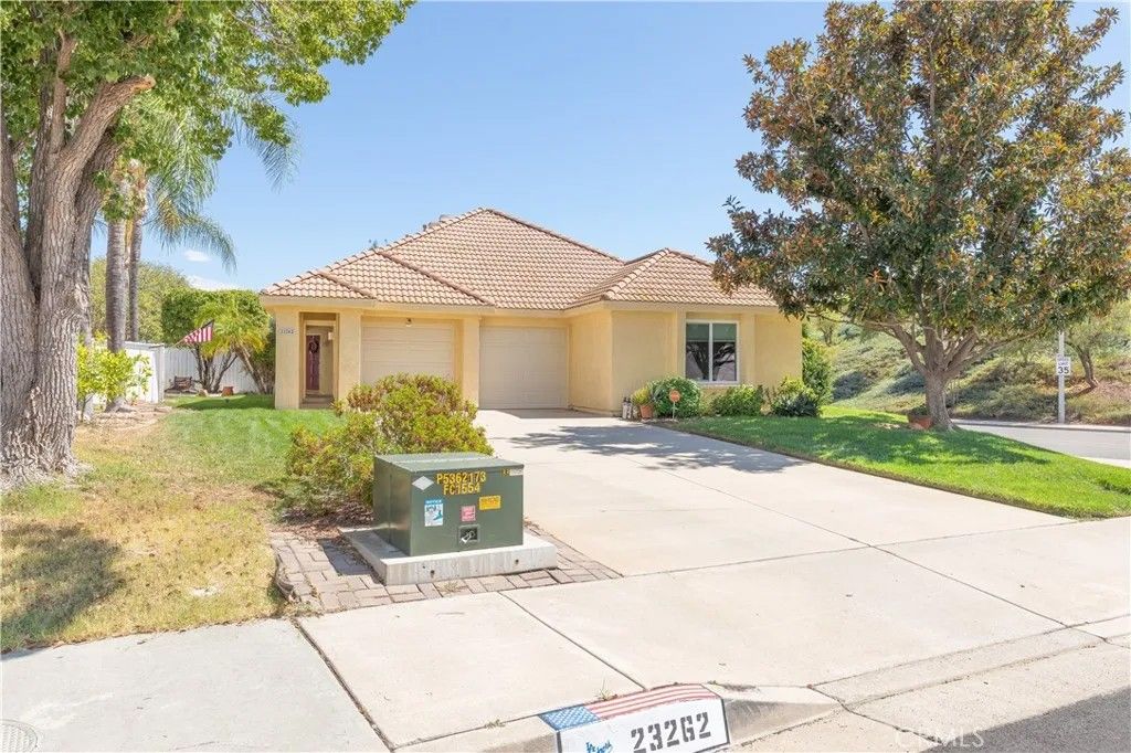 Photo of 23262 Joaquin Ridge, Murrieta, CA 92562 (MLS # SW25224942)