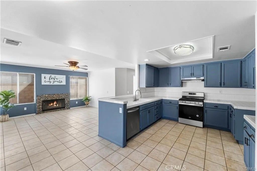 Photo of 39566 Dunbar St, Palmdale, CA 93551 (MLS # SR25266628)