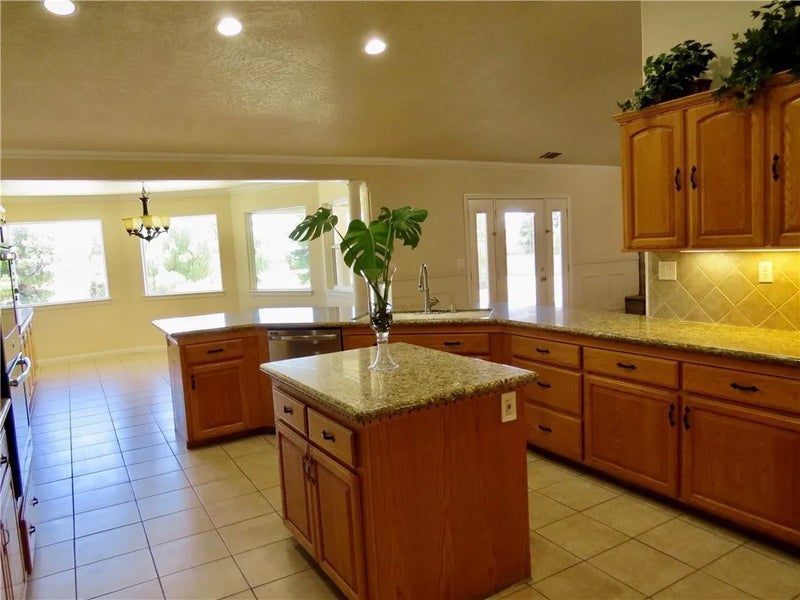 7445 El Manor