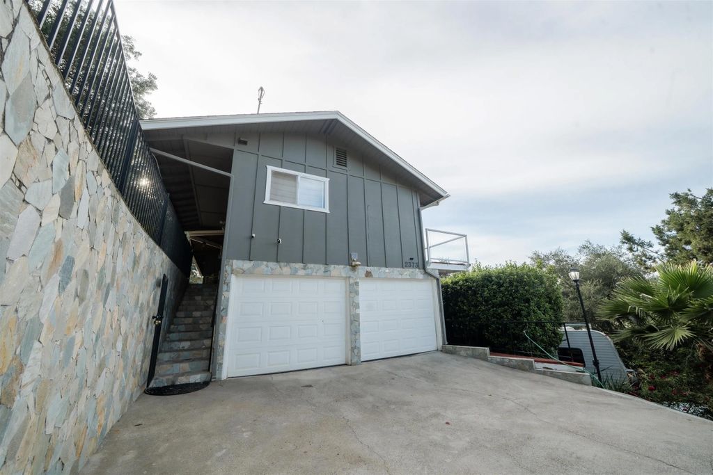 Photo of 2373 Carroll Ln, Escondido, CA 92027 (MLS # 260009183)