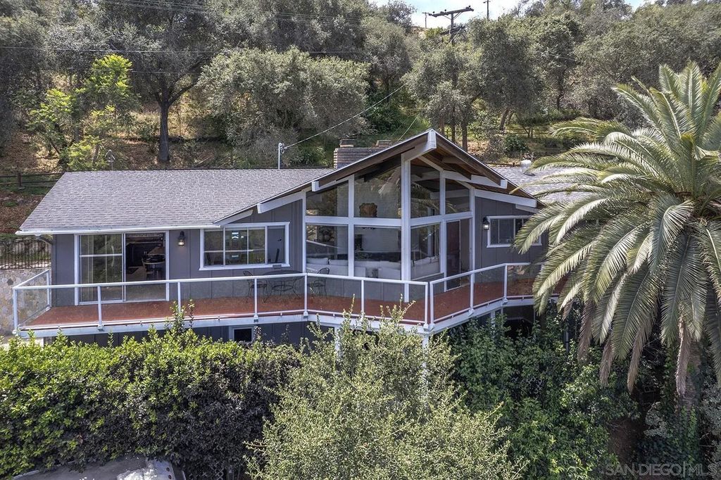 Photo of 2373 Carroll Ln, Escondido, CA 92027 (MLS # 260009183)