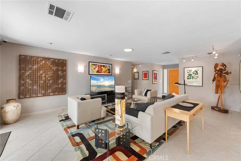 1200 S. Manzanita Avenue