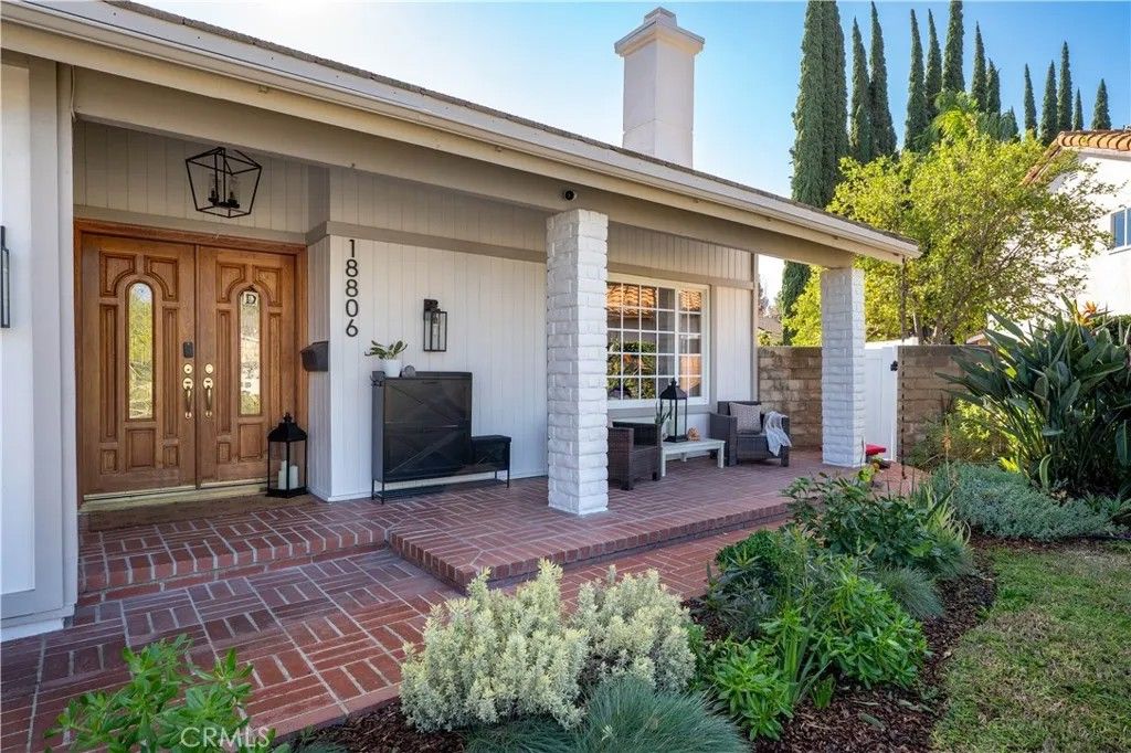 Photo of 18806 Stare, Northridge, CA 91324 (MLS # SR26006885)