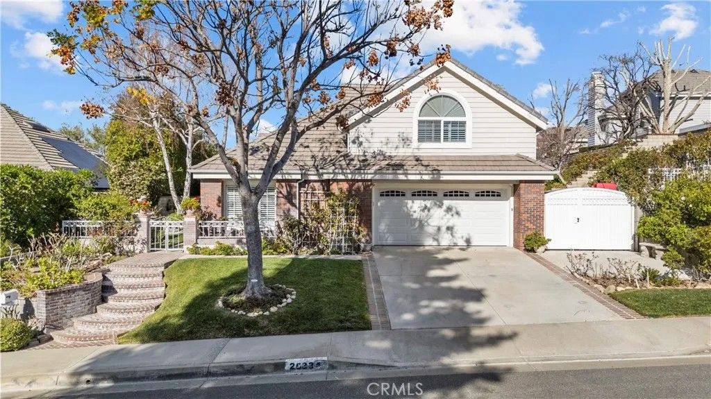 Photo of 26334 Emerald Dove Dr, Valencia, CA 91355 (MLS # SR26046786)