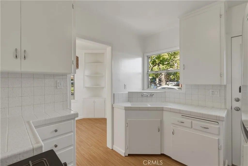 Photo of 1112 N Naomi Street, Burbank, CA 91505 (MLS # SR26058648)