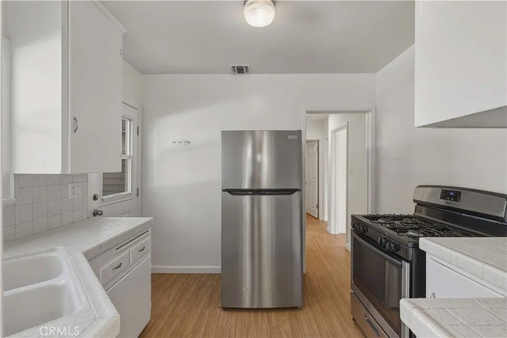 Photo of 1112 N Naomi Street, Burbank, CA 91505 (MLS # SR26058648)