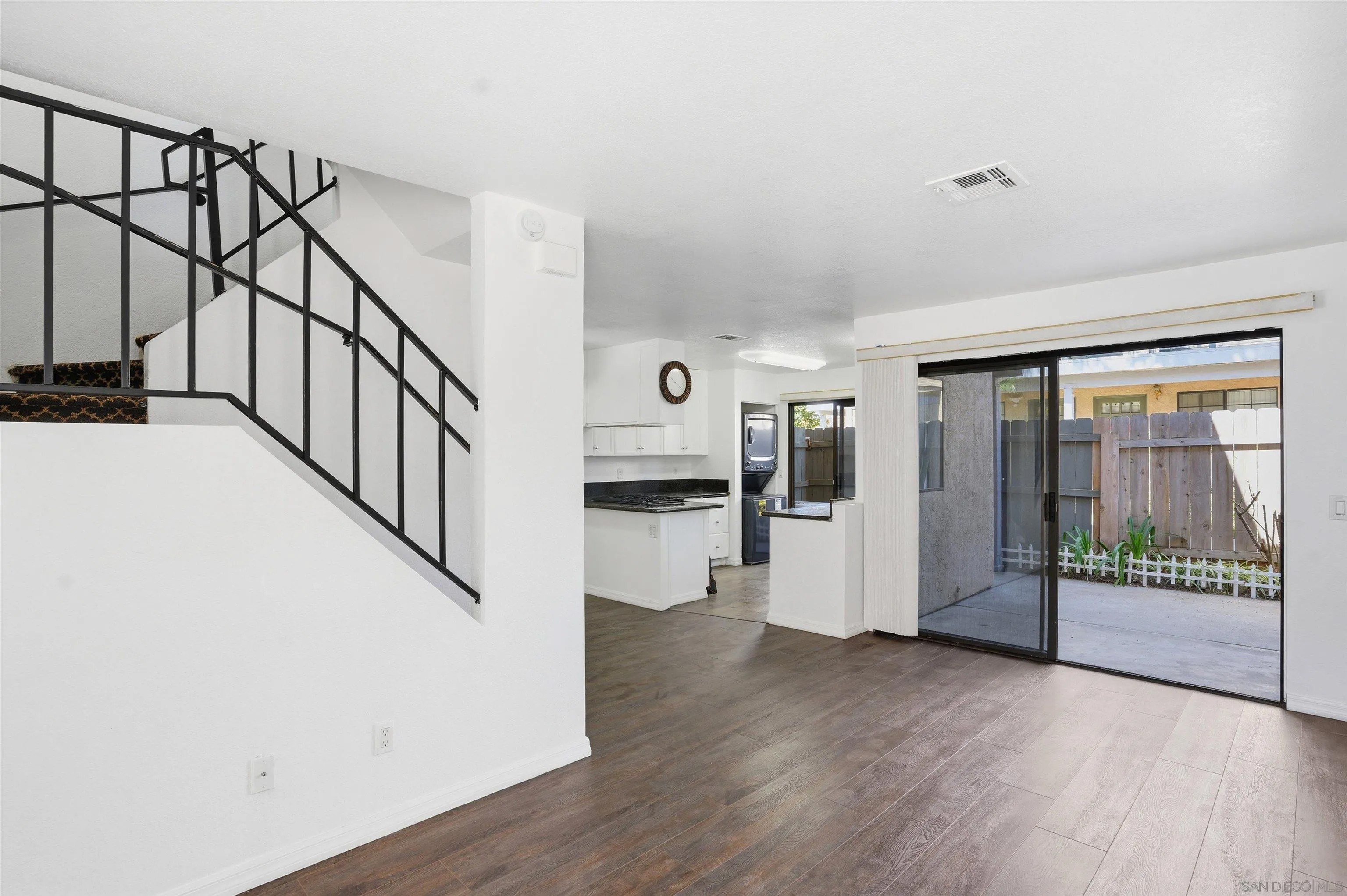 1225 N Broadway 21