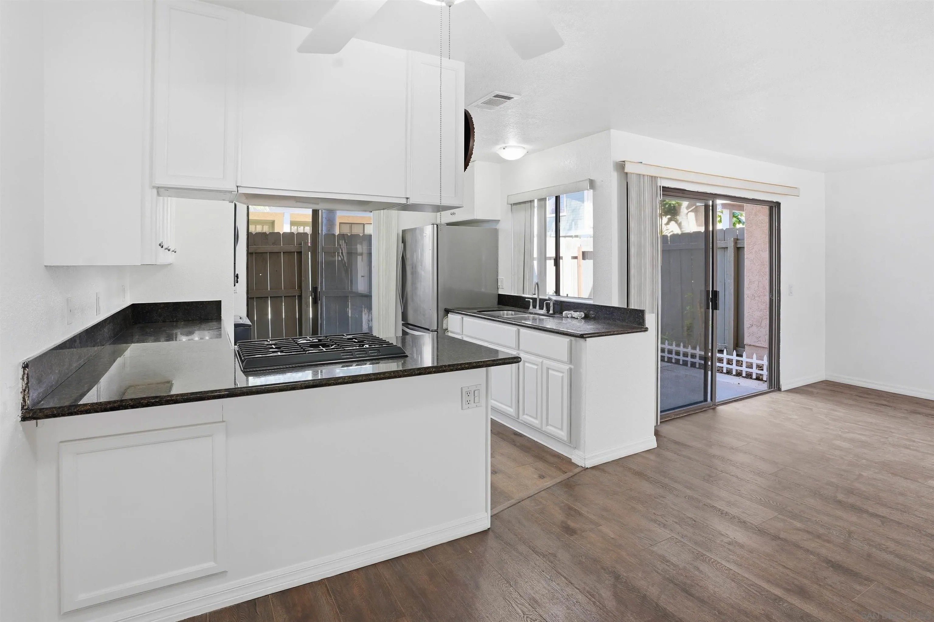 1225 N Broadway 21