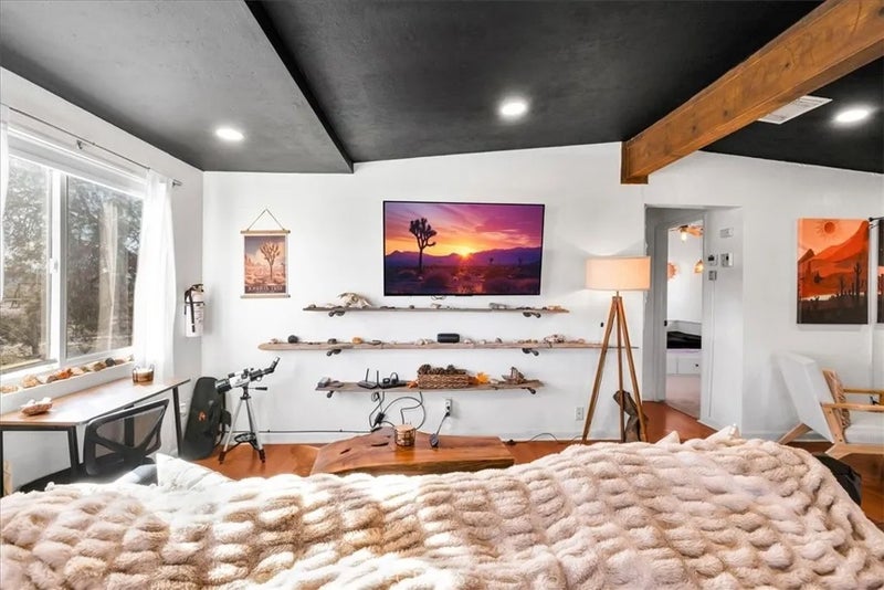 1560 Jackrabbit Trail