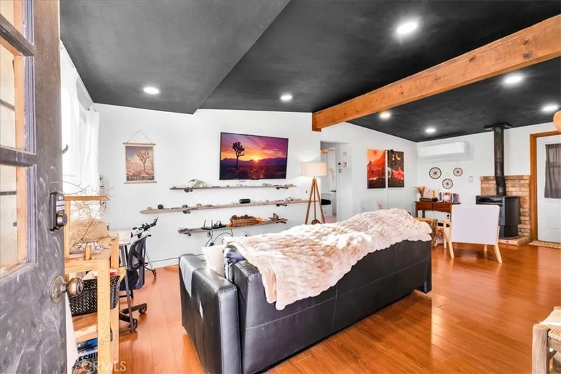 1560 Jackrabbit Trail