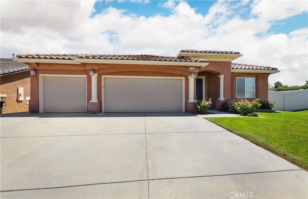 Photo of 1198 Canyon Drive, Tehachapi, CA 93561 (MLS # OC26081607)