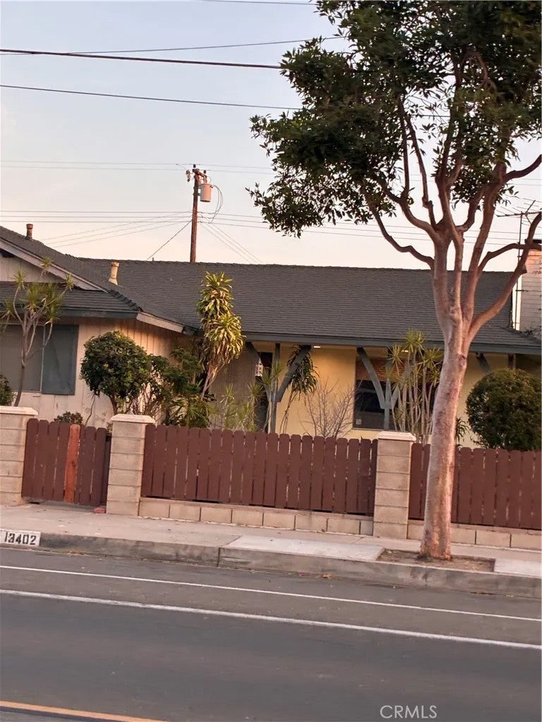 13402 Lampson ave