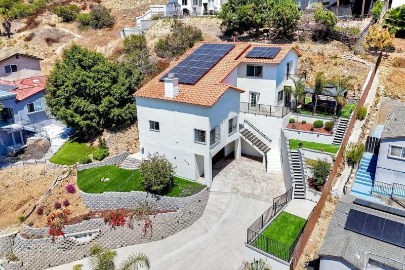 1329 Portola Ave