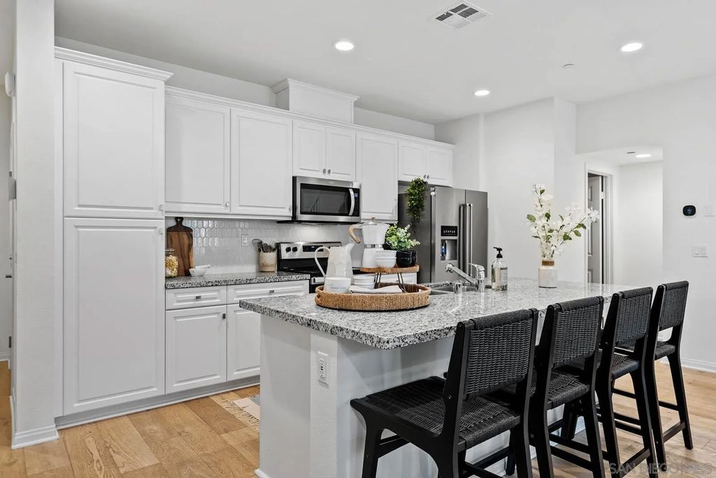 Photo of 3135 Linwood St, Vista, CA 92081 (MLS # 260006192)