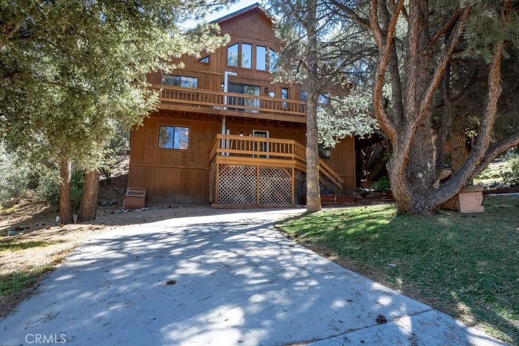 Photo of 1812 Poplar Way, Pine Mountain Club, CA 93222 (MLS # SR26076697)