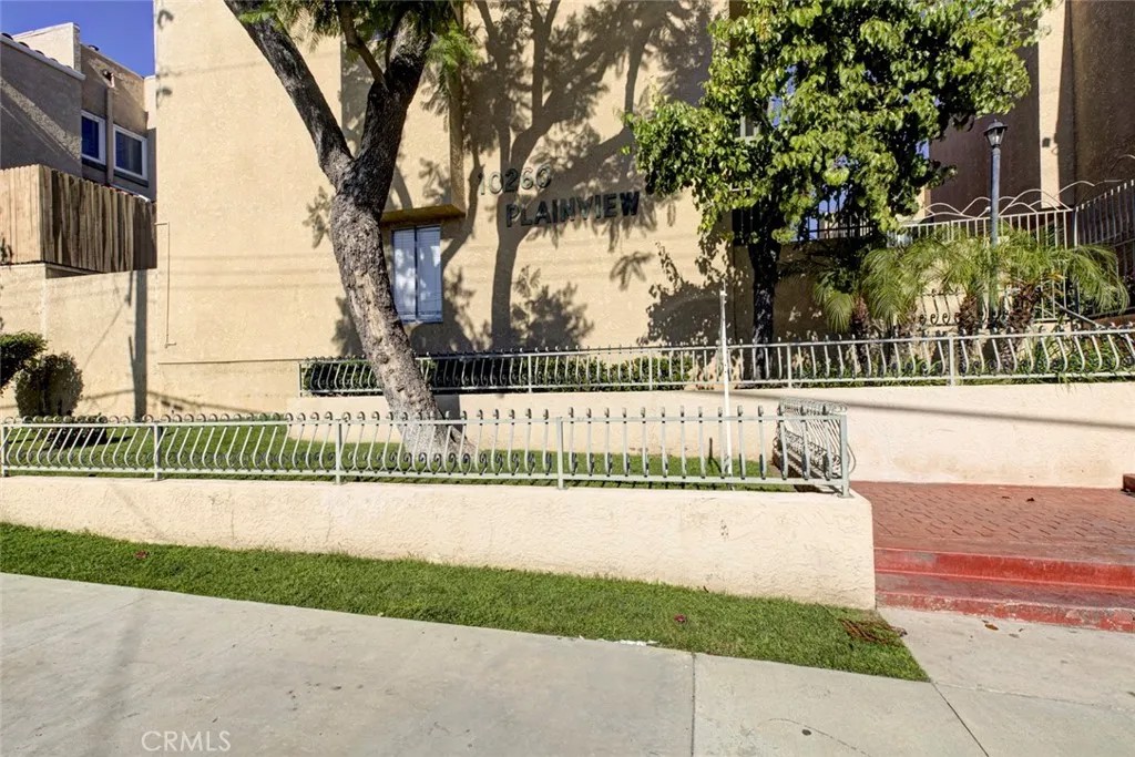 10260 Plainview Avenue 22