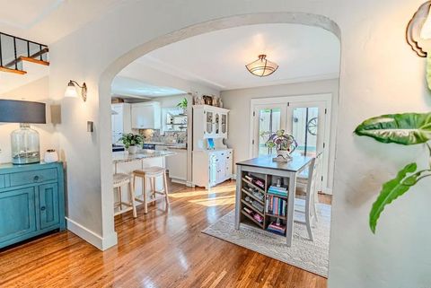 Photo of 344 Pomona Ave, Coronado, CA 92118 (MLS # PTP2507383)