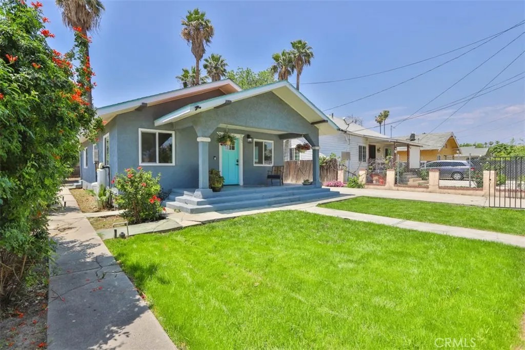 822 N Mountain View