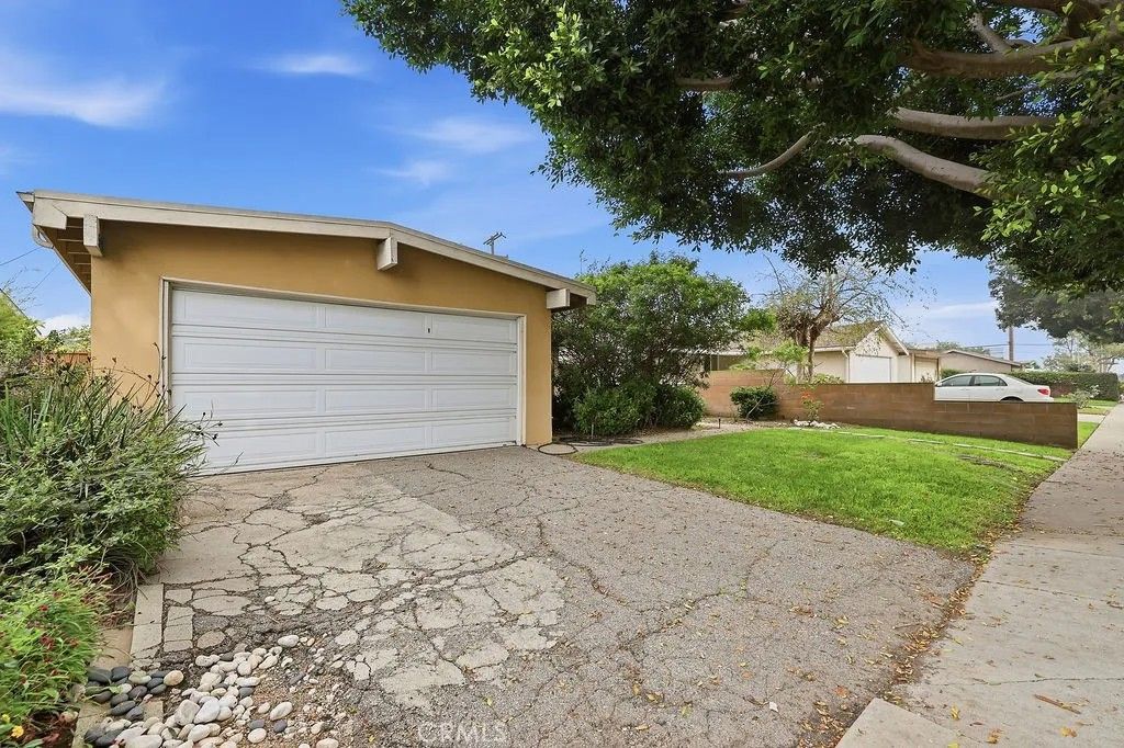 Photo of 523 W 170th St, Gardena, CA 90248 (MLS # DW26025321)