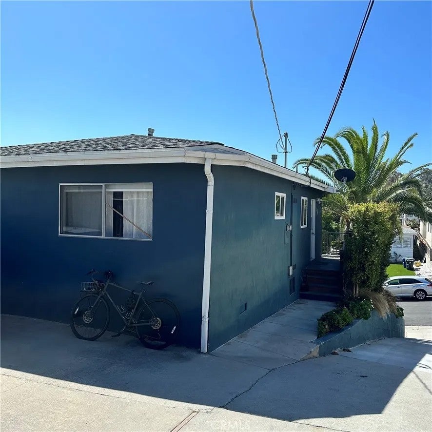 Photo of 704 W 30th Street, San Pedro, CA 90731 (MLS # SB26176467)