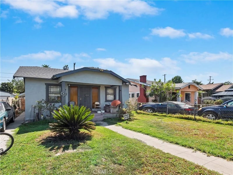 1438 W 70th