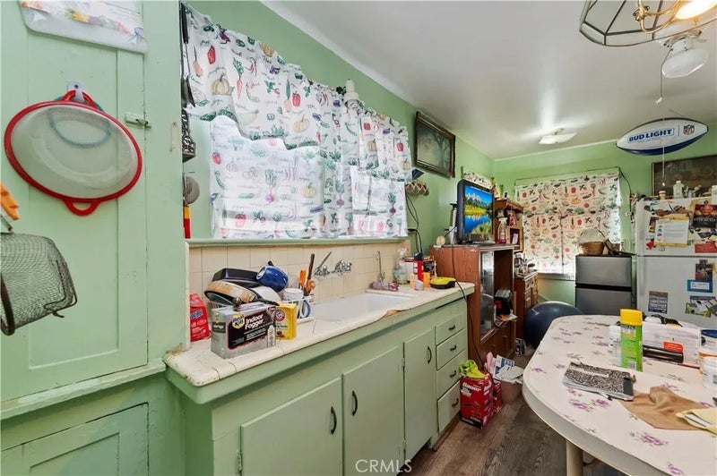 1438 W 70th