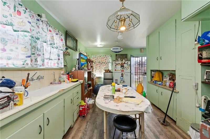 1438 W 70th