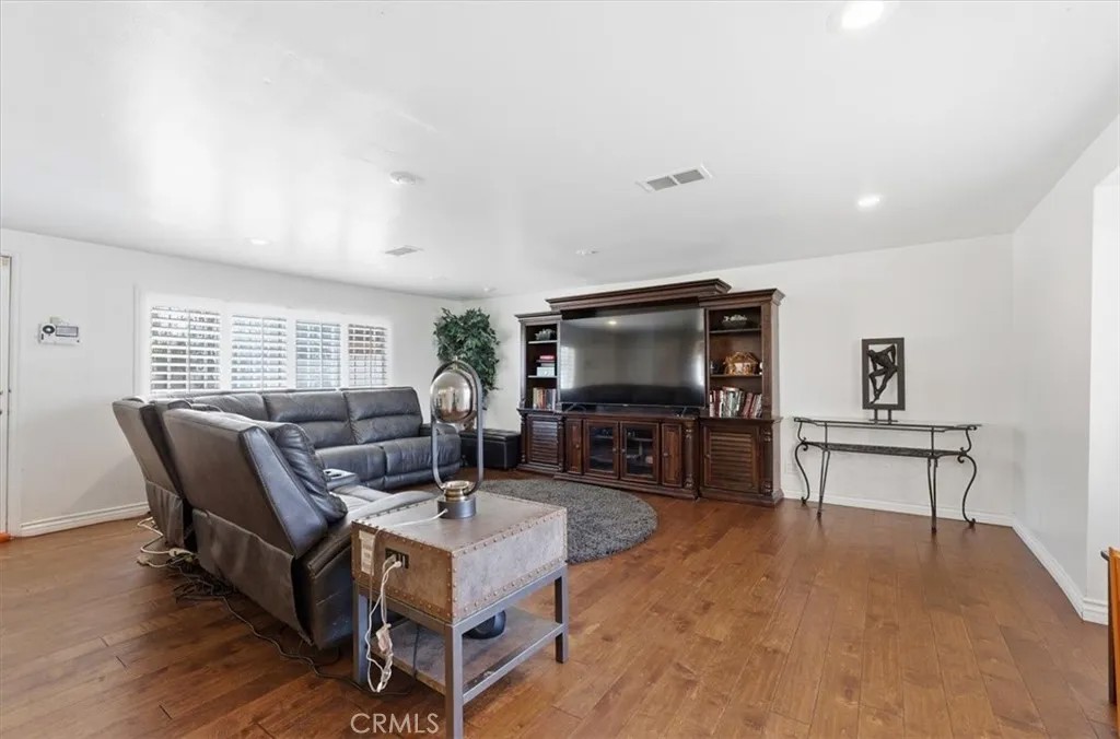 2040 N Kalsman