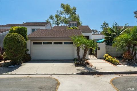 Photo of 11 Redwood Tree LN, Irvine, CA 92612 (MLS # PW26127906)